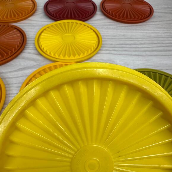 Tupperware Replacement Lids Set of 9 Vtg Starburst Seal Lid Cover 5" Multicolor - Picture 6 of 9